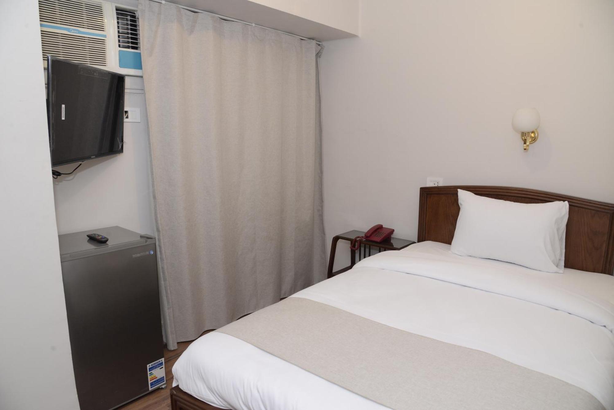 Lotus Hotel 2*